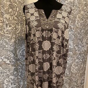 Elegant Sleeveless Blouse with Intricate Patterns